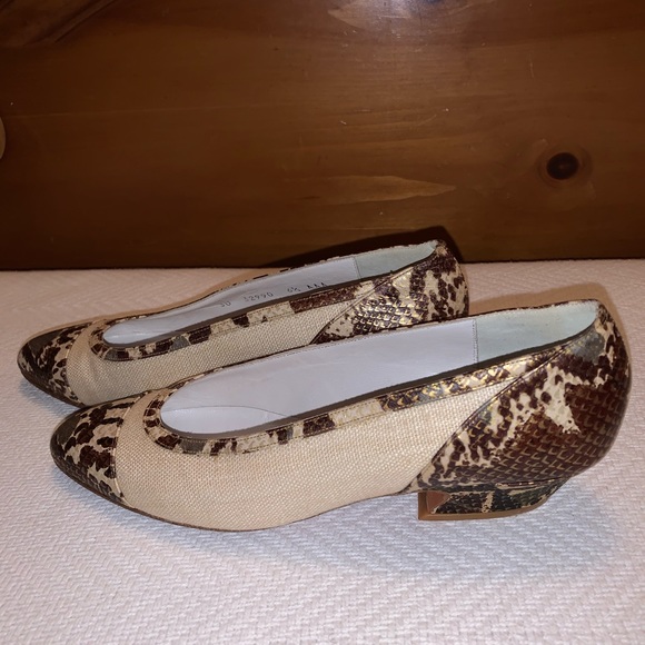 Stuart Weitzman Shoes, Size 6.5 AAA - Picture 2 of 8